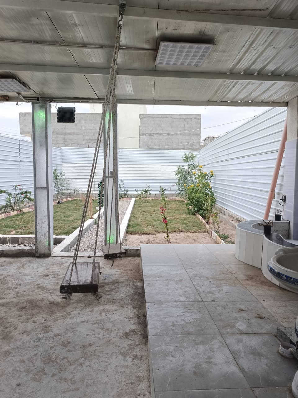 السلام عليكم ورحمة الله

وفرنالكم 

***********

شاليه للبيع تريد سكن تريد استراحه

#مساحه 200 متر 

#السعر 40 

#موقع مميز في البصره ابي الخصيب شارع المحكمه الجديده (كوت الحمداني )

يحتوي على غرفه للاستراحه 

وصحيات 

وكراج

شلال 

الباقي حديقه 

كافة الخدمات متوفره

 طابو صرف زراعي عراقي

***********

شارع ١٠ متر
