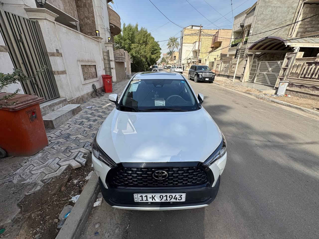 كورولا كروس هايبرد 2025
وارد الصين

محرك 2000cc هايبرد اقتصادي جداً بالوقود
ماشية 14 ألف كم فقط (قابل للزيادة)

مواصفات:
✔ دخول ذكي وتشغيل بصمة (2 بصمات)
✔ فتحة سقف سلايد
✔ EV Mode قيادة كهربائية
✔ Auto Hold
✔ Auto Park
✔ كاميرا خلفية
✔ شاحن لاسلكي
✔ شاشة كبيرة مع بلوجكتر
✔ سايد بريك إلكتروني
✔ رقم بغداد
✔️قيادة الية
✔️مثبت سرعة
السيارة استخدام شخصي ونظيفة جداً
محرك، گير، شاصي بحالة ممتازة

ملاحظة:
السيارة بيها بارد بالباب الخلفي الأيمن وتمت معالجته بارد بدون صبغ وبدون تبديل، والباب بحالته الأصلية.

السعر: 25 مليون و700 الف 
للتواصل:
***********
***********
