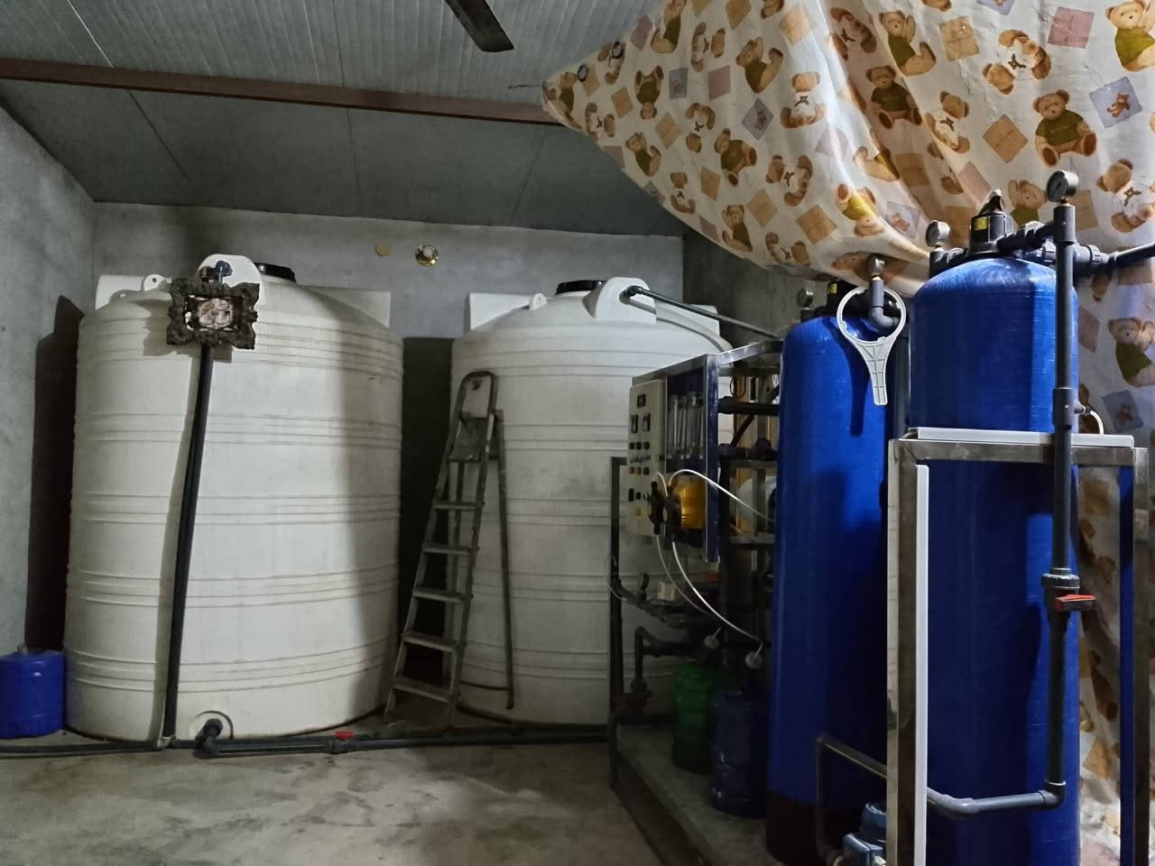 من رخصة الأدمن..  السلام عليكم ورحمة الله وبركاتة. منظومه ماء للبيع مع كافه الملحقات. تانكي ماء عدد (2) سعئه (5000).مع مولد گاز حجم 16 مع كافه الملحقات.. المكان زور البوحشمه قرب جامع الحاج صالح ربيع.. 
الإتصال على الأرقام التالية 
***********
***********
