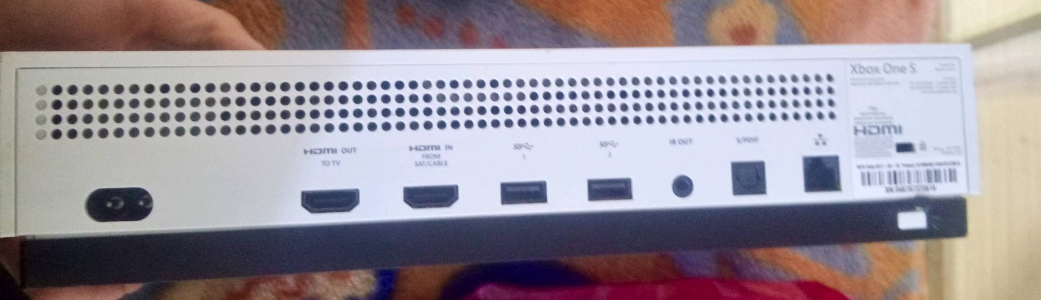 السلام عليكم جهاز اكس بوكس وان S ذاكره 1T
مع يده سير 
واير HDI و واير تشغيل و واير اليده 
مع كامل ملحقاته مخلص اشتراك كيم باص 
ما مفتوح نضافه 98% السعر 200 وبي مجال حك الجيه تواصل خاص العنوان بغداد حي ور ام الكبر والغزلان قرب تقاطع الكياره
