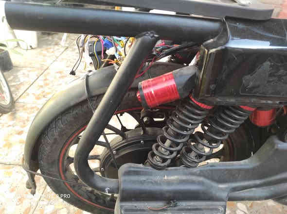 سلام عليكم دراجة شحن 5 بطاريات دراجة مكفولة بس العقل خربان الشاير شغالة الشاشة شغالة كلشي بية شغال مكفول  السعر 300 بية مجال رقم الهاتف ***********
