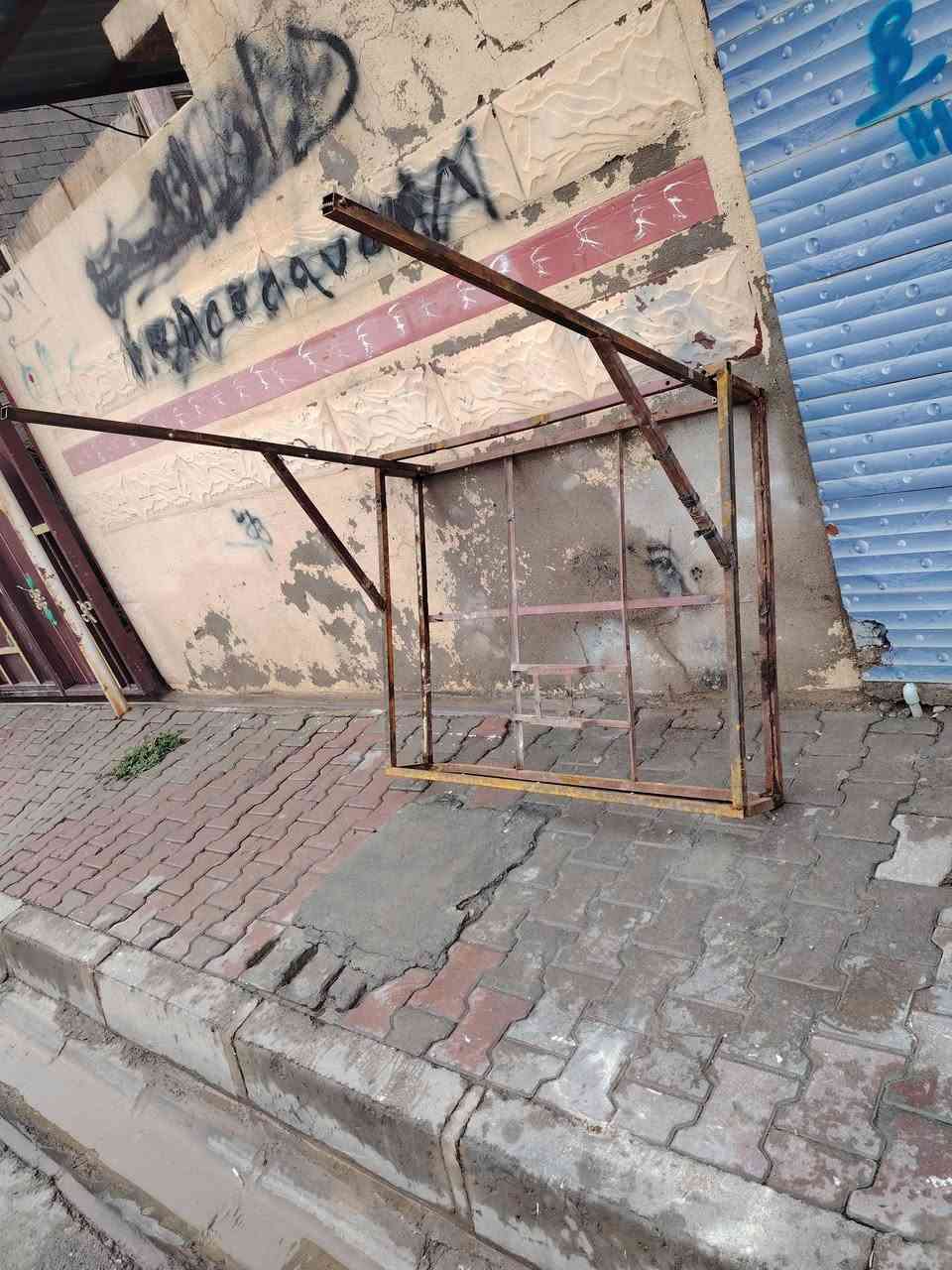 السلام عليكم  عندي لبيع جديده سعره 20
وبي مجال رقم مبايل ***********
