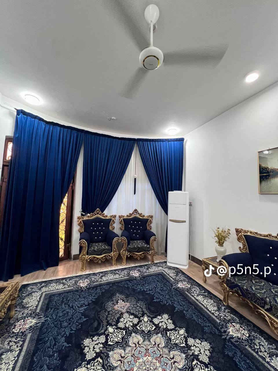 اسعد الله اوقاتكم بكل خير 🔷
احبتي الكرام دار سكان البيع المساحه 250متر 
بنه طابوك شقل 1/1
موقع البيت البصره ابو الخصيب جامع الشهيد طاهه 
البيت طابقين ◼️
يحتوي على 
4غرف نام 
وحده جوه و3فوك 
وصاله 
وديوان 
ومطبخ 
وصحيات داخلي وخارجي 🛑 
وكراج سياره مرتب 
وحديقه كذالك مرتبه 🌹🌾🌵
علا شارع 10متر 
نوع العقار طابو زراعي عراقي
سهم بلطابو سعر البيت 210اوبي مجال 💸 الستفسار والنتصال علئ
//***********//
//***********//
