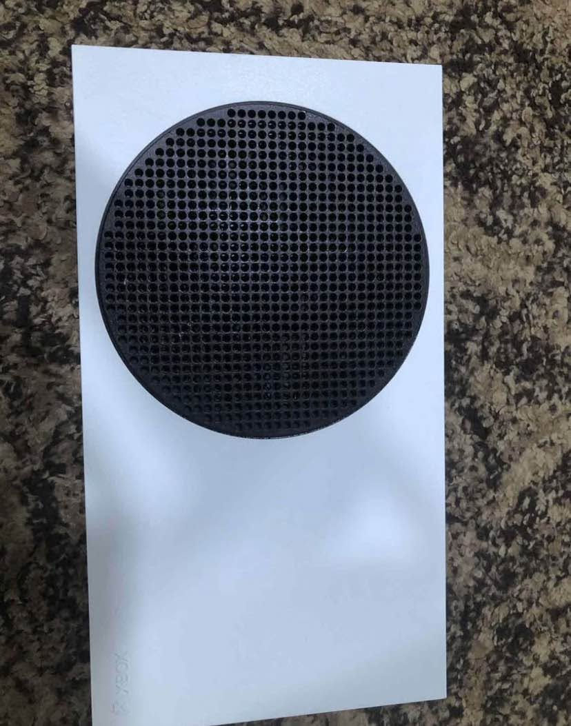 xbox series s 2023
نەکراوەیە دەسکو جیهازەکەش 
لۆک لۆکن وەک و بیلادی شەریکە 
بە هەمووی مانگێک ئیشی نەکردووە
گەیمپاسی یەک ساڵی لەگەڵە 
کارتۆن و وایەر هەمو شتێکی شەریکەی لەگەڵ ماوە 
نرخی ٤٥٠ هەزار قفلیەتی 
لە سلێمانیم گەیاندنم هەیە بۆ هەموو شوێنێک 
*********** السليمانية, العراق
