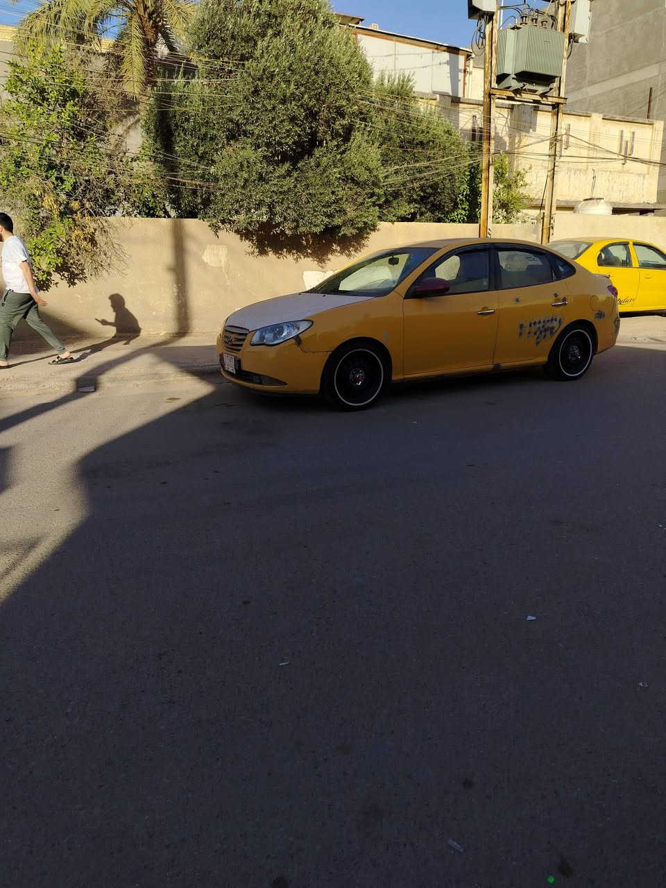 السلام عليكم لانتره موديل 2010واردامريكي ضربه جاملغ وبنيد بدون دواخل  ليبل واحد مكيه وكير مكفولات صدر امامي نظافه 70صدر الخلفي جديد تبريد شغال شاشه تحكم ستيرن 4سماعات كامله سياره رقم بغداد مصفره هيه وغرامات مكان بغداد رقم هاتف ***********سعر ٨٩ بيه مجال
