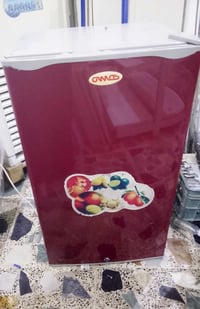 ثلاجة صغيرة • حجم ٥ • شبه جديد
