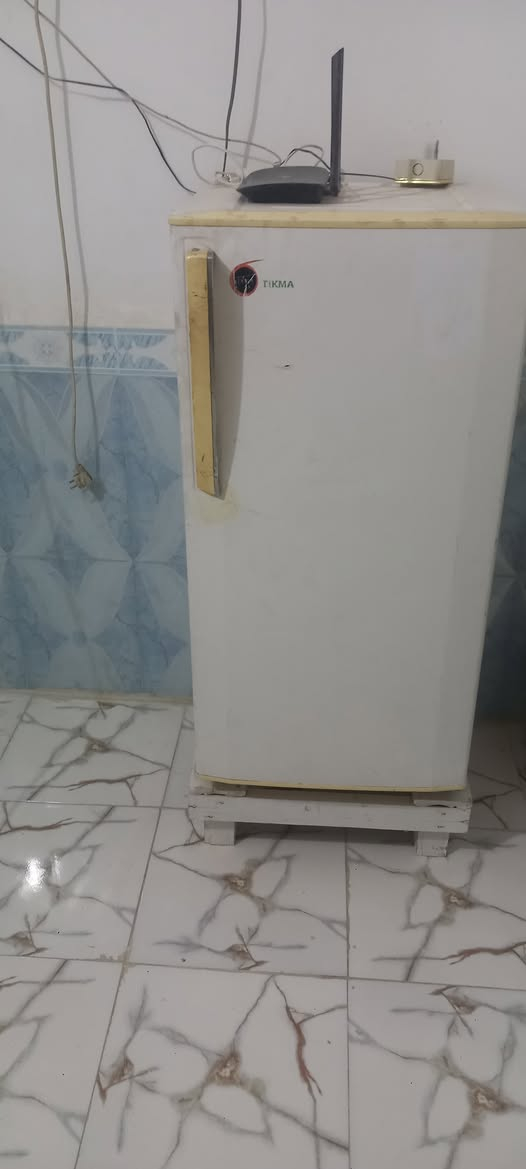 سلام عليكم شلاجه تشتغل بس متبرد ماعرف شنو عطله البيع بسعر ٣٠ المكان نجف حي النصر ***********
