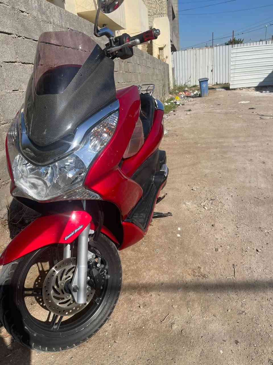 سلام عليكم PCX جيل اول ياباني
مكينه  125
حساس زدحام 
حساس ستان 

مابيه اي نقص  كفاله عامه
السعر ./. 1450.     (مليون 450)

 رقم /***********

المكان/  بغداد البياع
