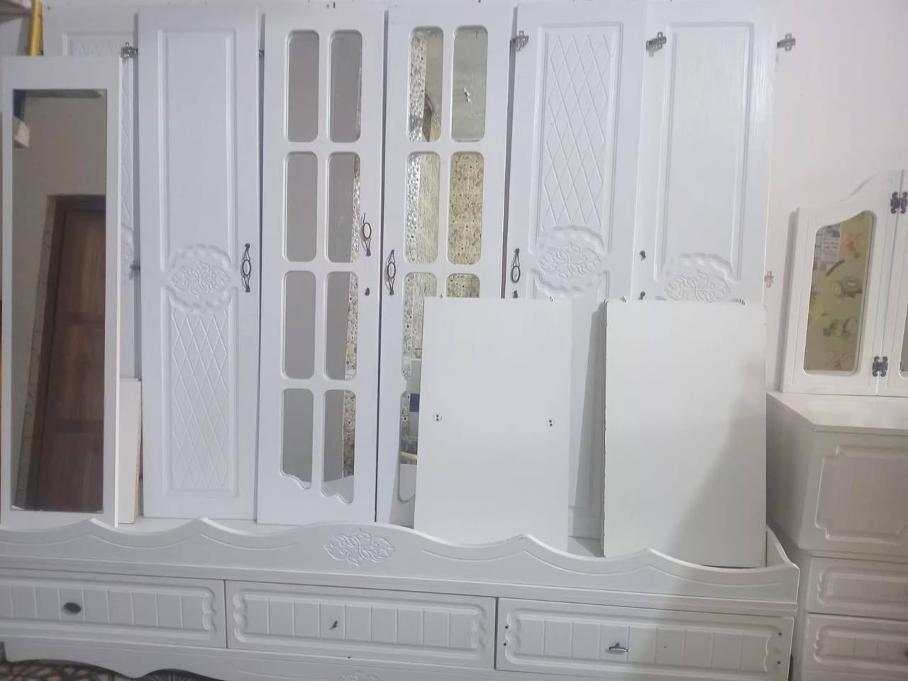 غرفه تركيه ناقصها جربايه وفيبره مال كنتور جديده نضيفه ب200 الف ويدلل الشراي ***********
