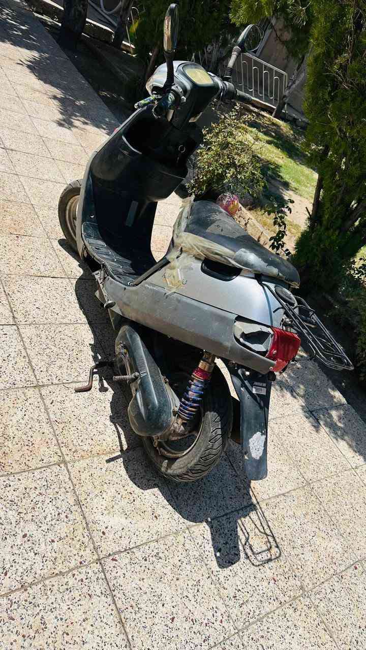 ماطور بوتين شغال كهربائيات سلف إشارة لايت بس بطاريتو تعبانه سلف عالنص  الشراي يتصل على ***********
