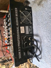جهاز ميكسر صوت (Audio Mixer / Sound Mixer)، يُستخدم للتحكم بالصوت في ا...