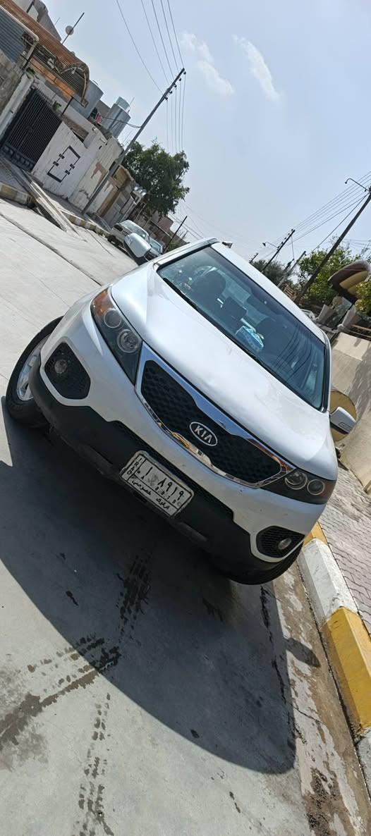 سلام عليكم للبيع سورنتو  كندي موديل2011مكينه كير بل شرط سعر 120 وبيه مجال.  سياره برقي ما بيه نقص تريك بصره   تبريد ثلج.   تخم تاير جديد    سياره بوني مبدل وجمرلق بدوم دوخل و بيه رشات صبغ.   حلوه وجاهزه. سنويه 2030. رقم كركوك  .   تحويل مباشر.    مكان سياره كركوك‬‏*********** محرك 4 سلندر
