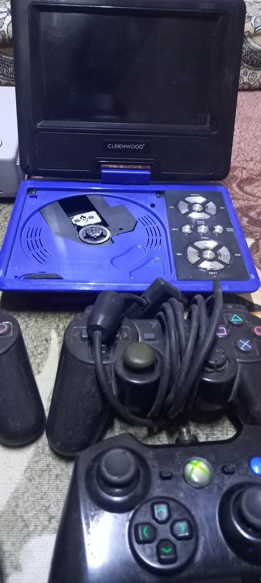 شلع للبيع بي شغال وبي فحم وبي ما مفحوص ابيع فحم ٤٠ الف مع التوصيل
DVD عدد٢
بلي تو ١
اتاري عدد ٢ 
يدات بلي تو ٤
يده بلي فور ١
فيشه اكس بوكس اورجينال ١
فيشه وتحويله اكس بوكس ٣٦٠
شاحنة بطاريه ١
يدة سيكا واير ليس ١
يدة سيكا واير ٢
يدة اتاري عدد ٢
شاحنة بلي فور عدد ١
يدة اكس بوكس ١
اتاري عدد ١


**إذا كنت صاحب هذا الإعلان وتريد حذفه لأي سبب، رجاءا أرسل رسالة إلى الدعم الفني**