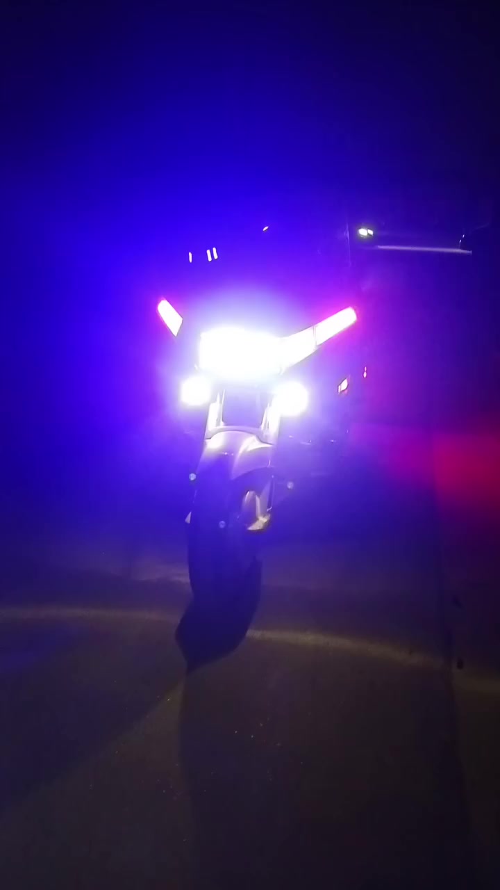 سلام عليكم ... هونده كولدن 1500..دراجه كلشي بيها شغال .....بس بيها صوت صار ماعرف شني.....من امشي يروح صوت بس من امشيي علا كيف يطلع صوت ... رايدها 17 وبيه مجال هاذ رقمي ...*********** تصل وتدلل
