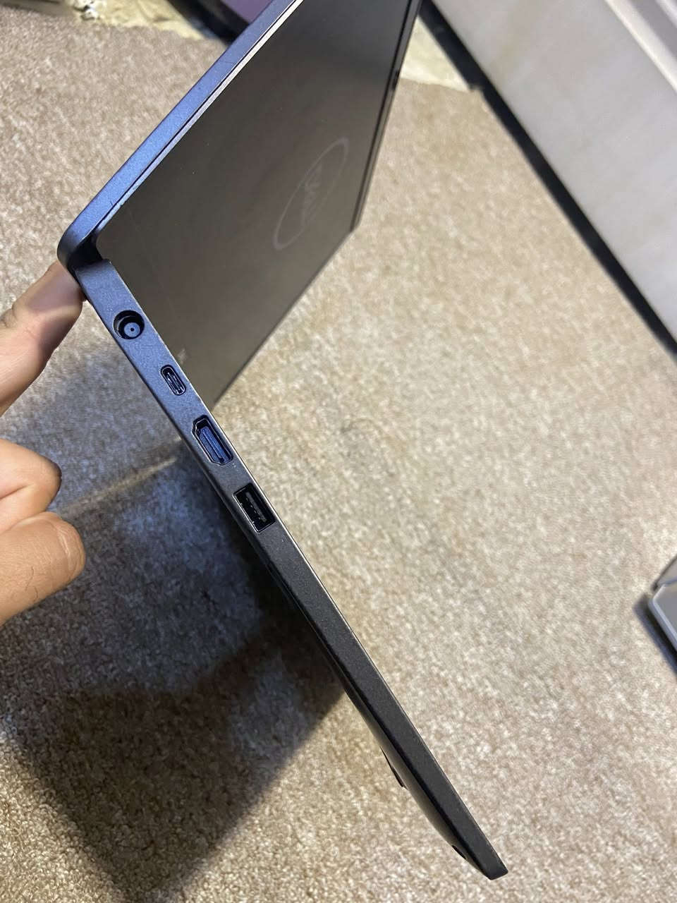 لابتوب للبيع
• معالج Core i7جيل ثامن 
 • رام 8GB
 • كرت شاشة داخلي 4GB
 • تخزين 256G
السعر 260 الف
بغداد
***********
مع موس وكيبورد وجنطة
