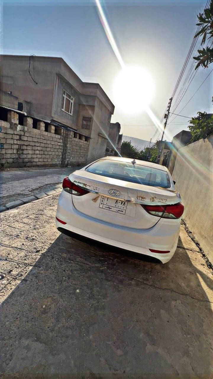 ئەلنترا ٢٠١٦ مەکینە گەورە فولە بەس بەسمە نیە گێرو مەکینە بە شەرت دۆسەکی سبوخە لەسە سندقی بسەتەک سبۆخە هوردە تەزرەکی لە سەخفی هەیە  هەزەو پاکانەی سۆرانە  سعری ٩٠ مەجال*********** Singapore
