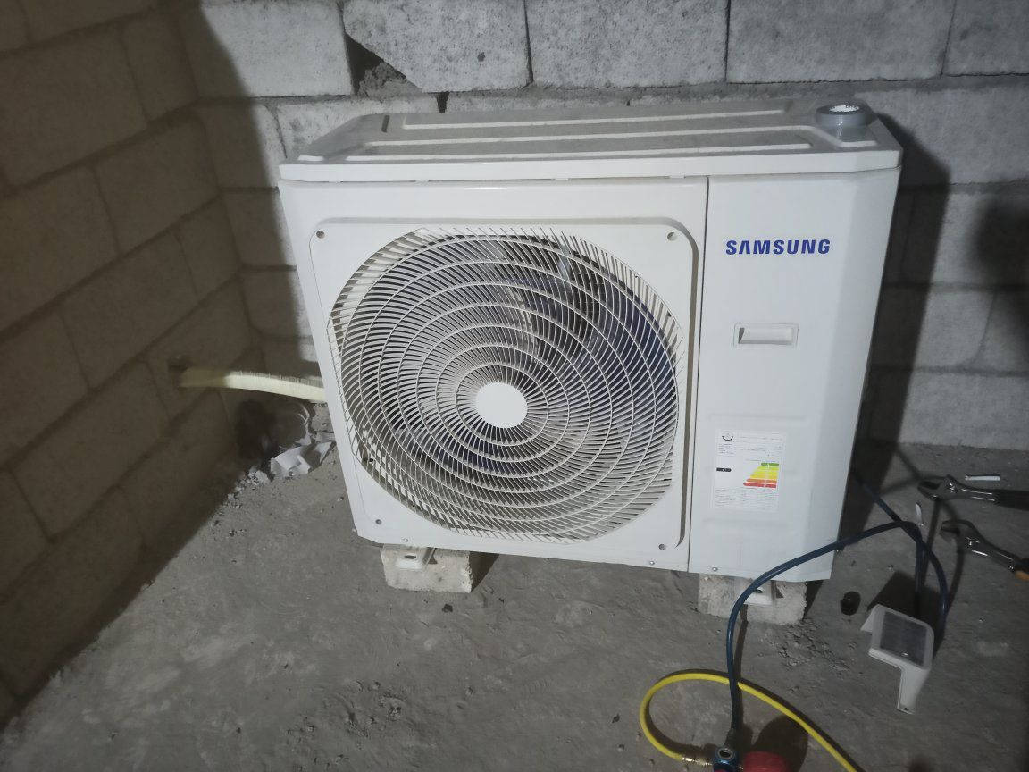 تنصيب وفل وشد سبالت مكيفات  فحص  شحن غاز 410و 22فرنسي غسل موضعي وخارجي  
***********
