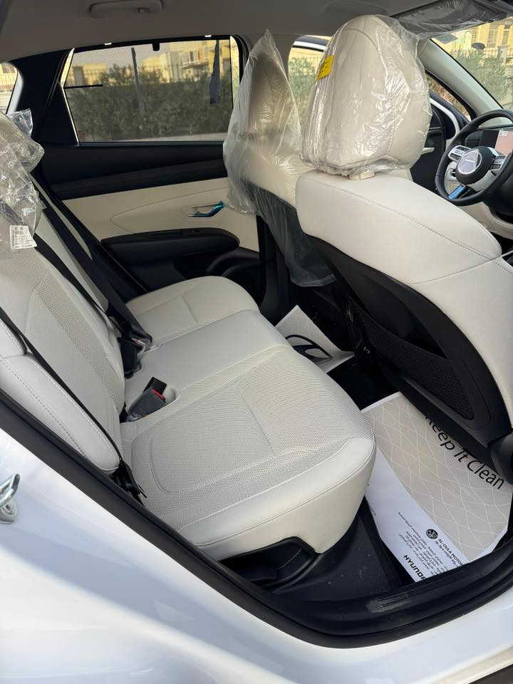 السلام عليكم عندي هونداي توكسان خليجي موديل 2025 زيرووو فول عدا بنوراما  تدفئة وتبريد بل كشنات  رقم بغداد مكان بغداد حي العدل السعر 245 بيه مجال بسيط  السيارة مكفوله كفاله عامة ***********
