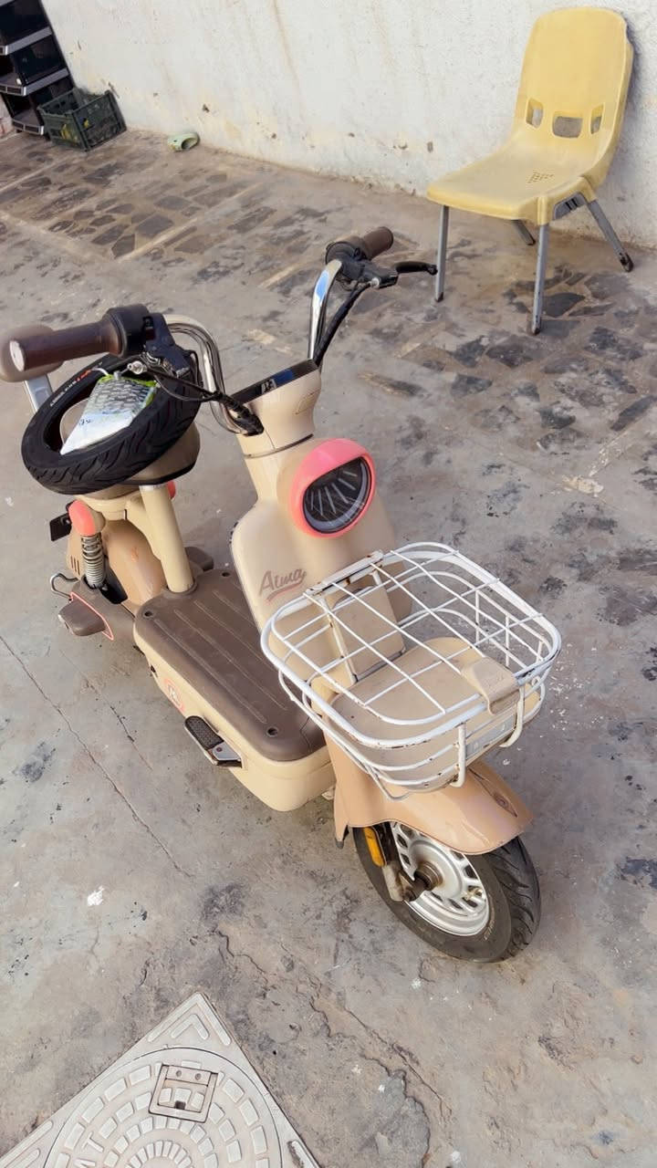 درجه شحن الماركه العالمية (Aima) درجه شحن للبيع أخت جديده ضضره بس تاير و بريكات واني اطيك وياه تاير صيني اصلي مال شكره ويجي وياه تاير. كصبه مالته وياه ثنين بريكات للتواصل :*********** سعره 250 وبيه مجال للطيبين وعنواني جميله شارع خيرالله .تحياتي لكم
