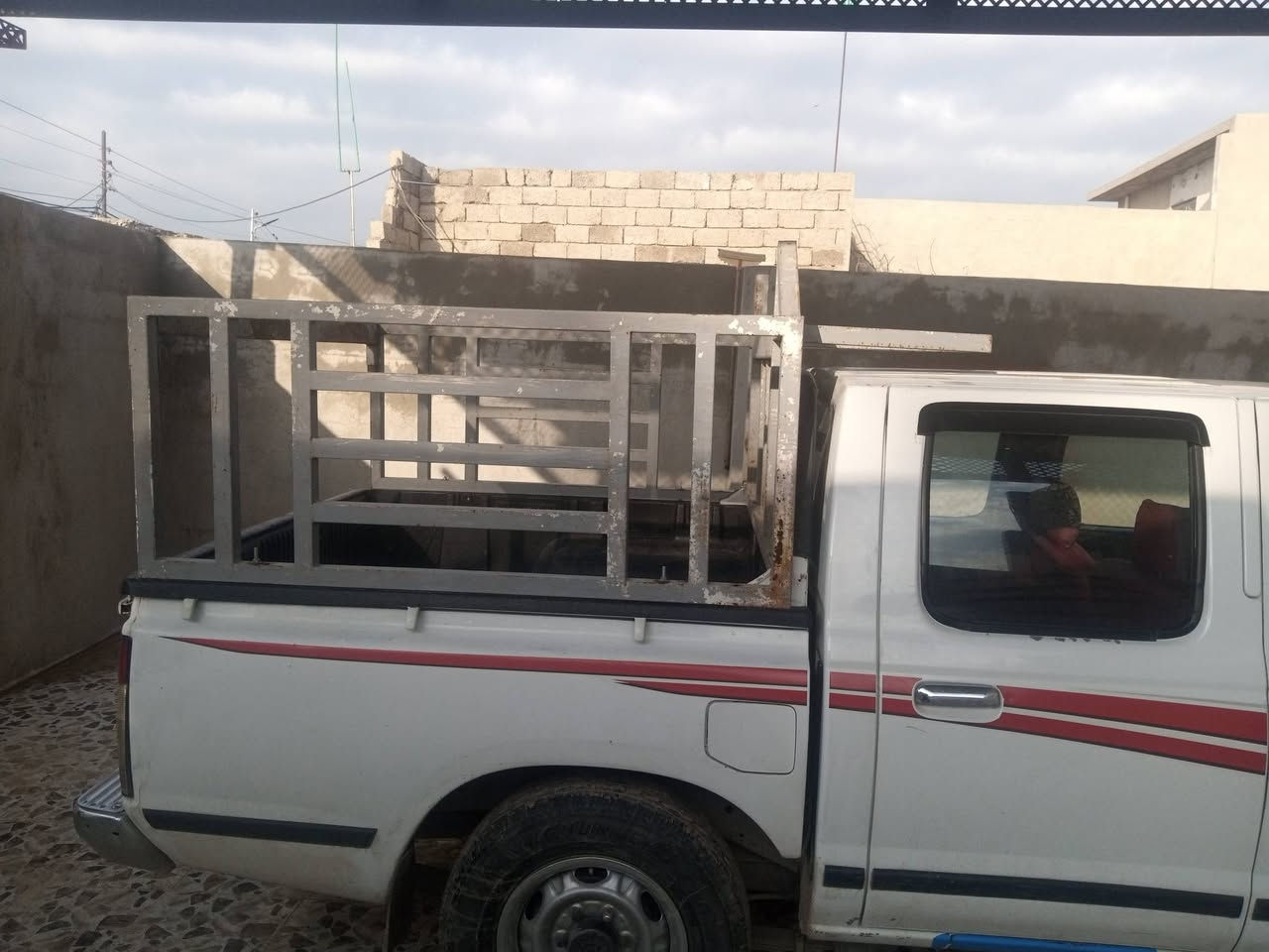 محجل بيكم نيسان للبيع 
نضيف بس يعوزه صبغ الون تريده 
سعره 90 بي مجال قليل 
مكاني برطله 
***********
