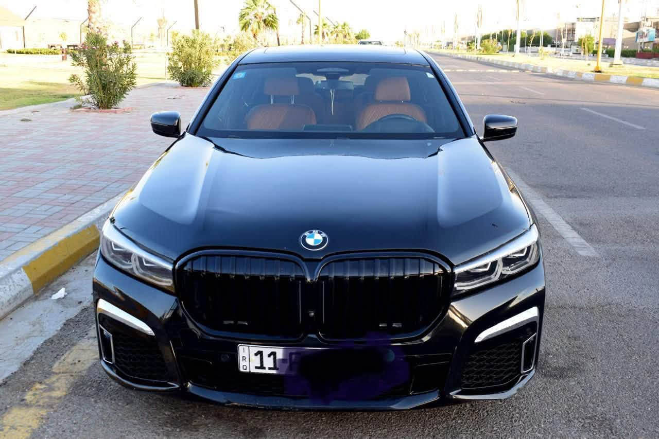 ‏🚗 BMW 750i xDrive M Package
📅 موديل 2022 | وارد أمريكا
سيارة تجمع بين الفخامة، الأداء، والراحة، بمواصفات مميزة وحالة ممتازة.
▫️ محرك V8 Twin Turbo
▫️ نظام دفع رباعي xDrive
‏▫️ M Package
▫️ داخلية جلد فاخرة
▫️ مقاعد كهربائية مع التبريد والتدفئة
▫️ شاشة كبيرة وعدادات ديجيتال
▫️ نظام صوت Harman/Kardon
▫️ فتحة سقف بانورامية
▫️ أنظمة أمان ومساعدة قيادة متطورة
📊 الممشى: 118 الف كم (قابل للزيادة)

🔧 الملاحظات:�▫️ ضرر  تجميلي في الجاملغ الأمامي جهة السائق 
▫️ تم تبديل البنيد (غطاء المحرك).�▫️ السيارة نظيفة جداً ميكانيكياً، ولا توجد أي مشاكل، وجاهزة للاستخدام.
📞 للتواصل: ***********
