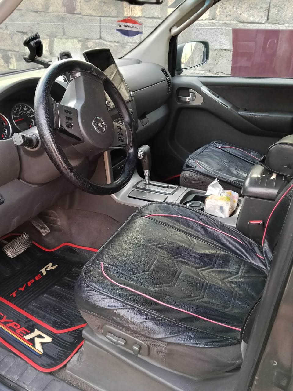 سياره نيسان باتفندر موديل 2007
سياره جاهزه من كلشي تبريد  شغال 
تبريد 3 قطع 
منضومه غاز انسى البانزين 
مكينه كير حداديه كله مكفوله
السعر 110 وبيه مجال بسيط شراي اتصل وتدلل ***********
مكانه بغداد الشعله بغداد, العراق
