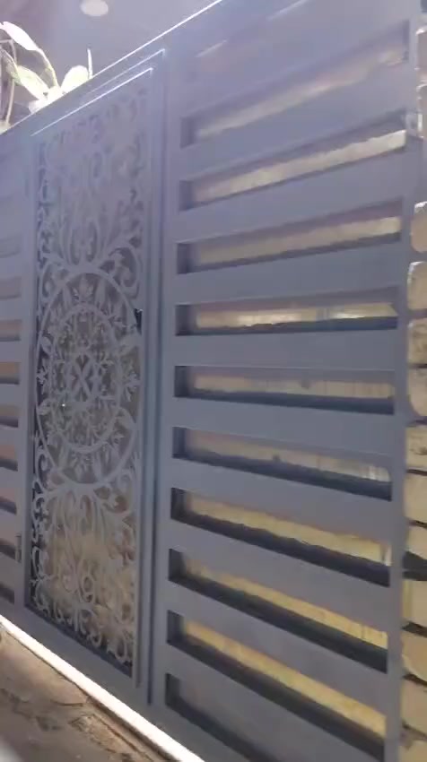 السلام عليكم بيت مساحه 90متر زراعي ركن علا شارعين شارع 12متر و شارع 8متر مكان سكينه قرب روضه اليقين
يحتوي على محل مأجر + استقبال معزول + حمام خارجي + مطبخ + خدمات الطابق الثاني يحتوي على غرفتين ومساحه وخدمات والطابق الثالث يحتوي علا غرفه وبيتونه وسطحين  للأستفسار الاتصال ***********
