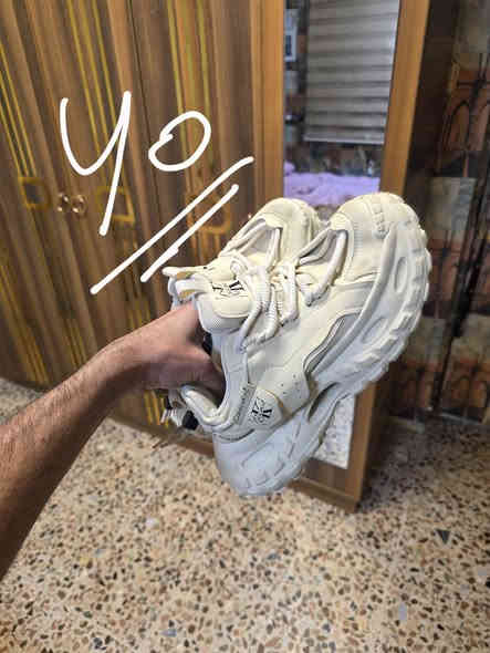 مرحبا اصدقائي بيع شلع فقط
قطع اصلية نظافة فول الفول بلنسياكا عدد ٢ اصليات كلهن قياساتهن  مكتوب ع الصور توصيل ماعندي مكاني شعب ***********  كلهن ب 125 قفل قفل
