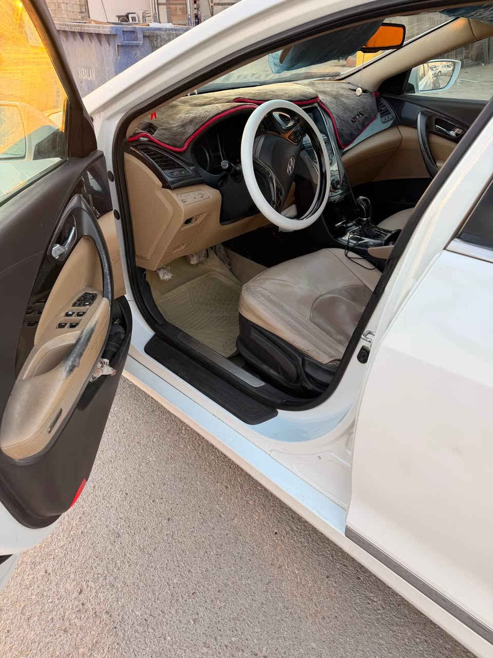 سلام عليكم ازيرا خليجي 2012 للبيع 
تقرير منشور مكفوله من الحادث والتبديل صبغ جاملغ خلفي وباب فقط شرط الفحص التحويل رقم بغداد دولي 
المواصفات 
 مكينه 6 سلندر3000 دوش المرغوب 
داخل بيجي 
بصمه تشغيل
بصمه صندوك 
لد امامي خلفي   
اضويه ترحيب  
اشاير بالمري 
مري شفط 
كشنات جلد 
كشنات كهرباء 
كشنات تدفئه تبريد 
 قطعتين تبريد 
حساس امامي خلفي 
برده خلفيه 
بردات بل بيبان بلاد 
كروز سرعه 
تحكم ستيرن 
6 ايرباك شركه
ويل كب 
تايرات جدد 
السياره جديده وجاهزه اي نقص مابيهة بشرط الفحص محرك مفتوح السعر 105جوى سوك 
تجي واتشوف بعينك احلى من صور العنوان بصره شط العرب فيروزيه  *********** البصرة, العراق
