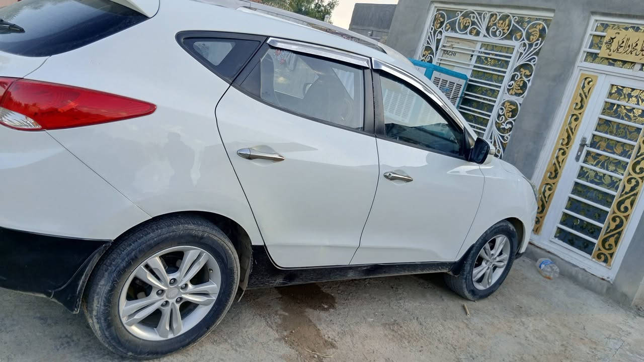 سلام عليكم سيارة توسان 2011 السيارة كير ومكينه مكفولات تبريد ثلج ،🥶 حداديه وتايرات بنسبه 80% دواخل  السيارة جديدة السيارة مشدودله شاشه اصليه سنويه ساقطه    بيه نص قطعه مصبوغه اثر دحجه وبيه حالوب وبيه مكانات بارد سعر السيارة 120 وبيه مجال اتصل وتدلل مكان 
السيارة نجف كوفه رقم الهاتف ***********
