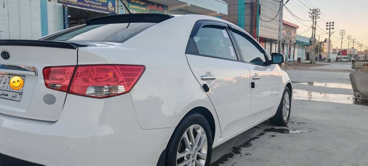 سيراتو 2012
ماشيه 141000
 تحكم ستيرن +شفتات
حساسات خلفية 
4 دسك +ABS
 ويل كب
مرايا شفط + اشارة لد
محرك وكير ع وضع الشركة بدون فتح ولا تبخير
حدادية جديدة
منظومة تبريد وتدفئة جديدة
السيارة جاهزة من كل النواحي ومكفوله فقط جاملغ خلفي بارد على كد شبرين  السعر 117 بيه مجال
الانبار هيت ***********
