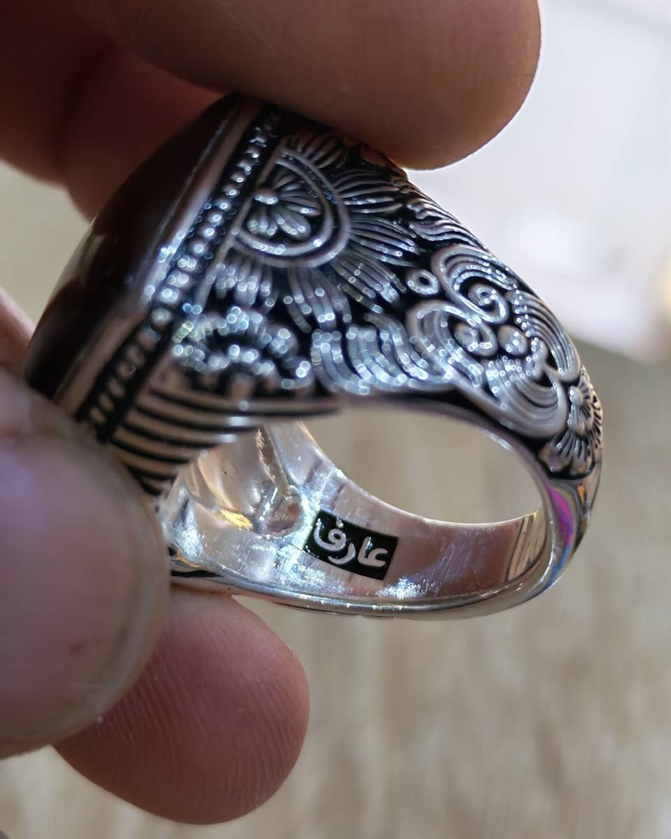 كرزي يماني صياغة عارف فضة 990
خاتم ثقيل جداً ***********
السعر غالي إخوان إلي حاب يدخل خاص وإني بالخدمة
