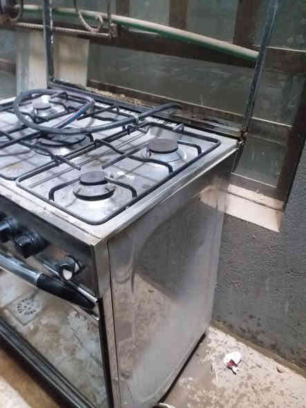 طباخ. للبيع. نظيف و شغال. سعر  100 و بي مجال. 
للإستفسار.  ***********
