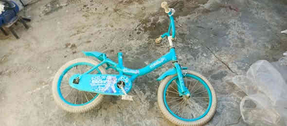 بەناوی خوای گەورە ئەم پاسکیلانە بۆ فرۆشتن نرخی دانەی ١٠ هەزار هەرسێکیان بەیەکەوە ٢٥ هەزار دەستکاری کردنی کەمی دەویت شتی بچوک 
ژمارە *********** شوین کەلار كالار
