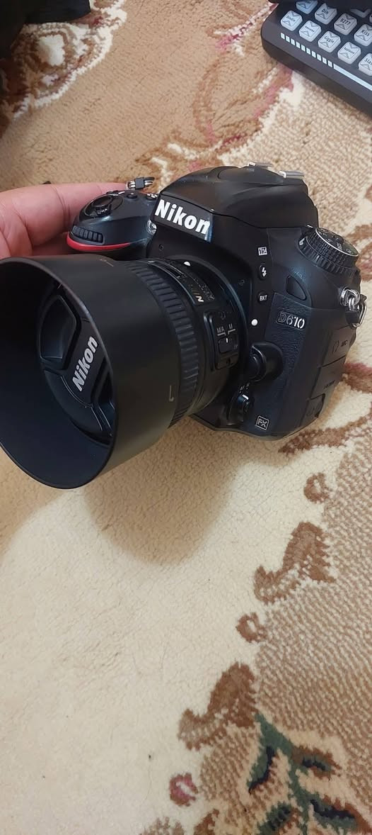 610 فول فريم مع  عدسة 50m نوع G فتحة 1.8  النظافة 100%   مثل ماموضح بالصور
ملحقات ، شاحنه وبطارية وهود  وحزام وقباقة   السعر  كامله ب 850 الف  فقط بدي ب 700  فقط  عدسة 180 الف .مكاني ديوانية  تواصل ***********
