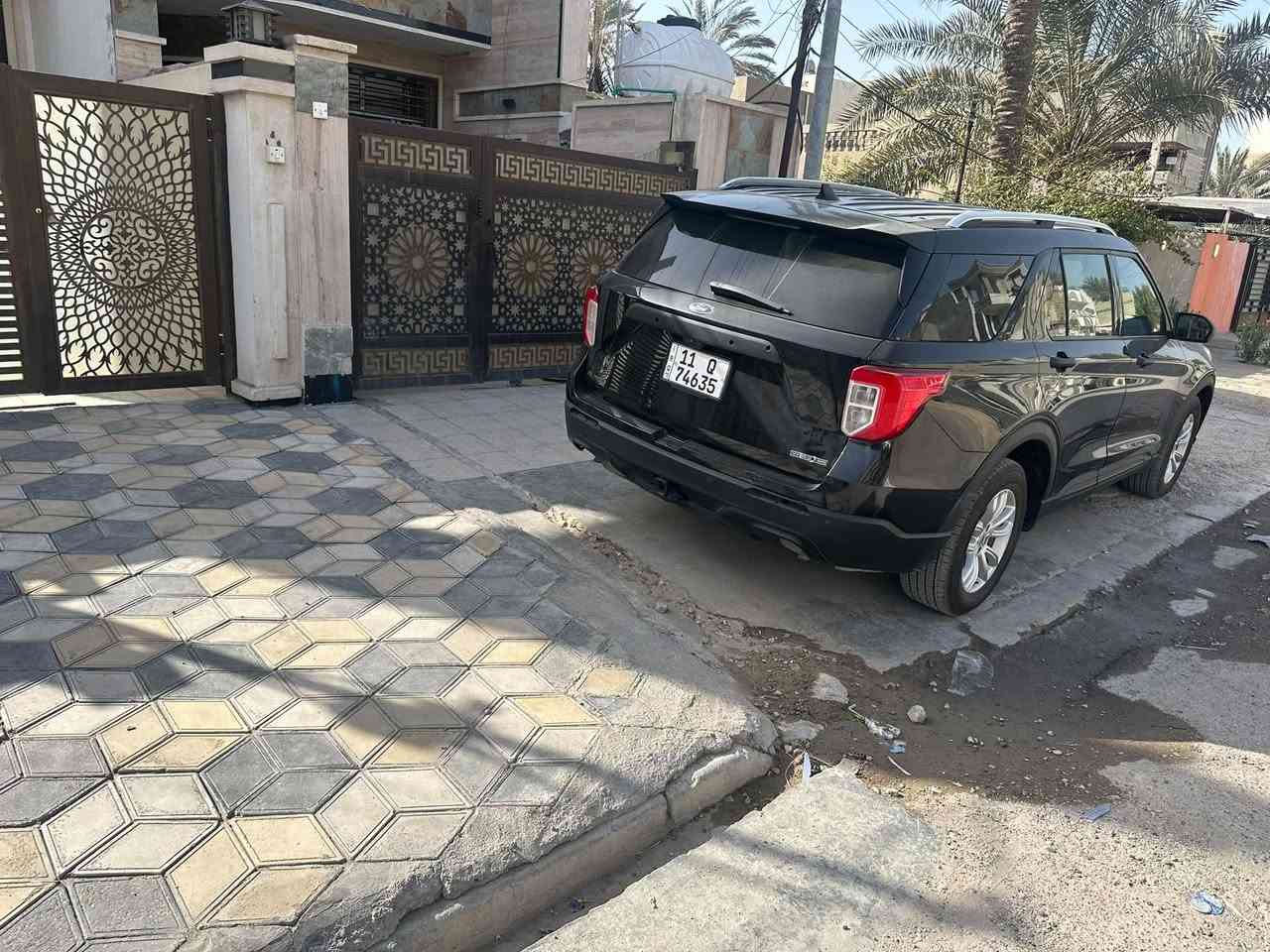 بيت للبيع المساحة ١٦٢ متر جبهه ٥،٤٠ م والنزال ٣٠ متر يحتوي على استقبال سويت ومطبخ وهول وغرفة نوم وحمام . الطابق الارضي مرمر عماني الطابق الثاني ثلاث غرف نوم جميعها سويت بناء عام ٢٠٢٣ للبيع الاتصال على الرقم *********** الاستقبال جبسن بورد والغرفة التي فوق الاستقبال بنفس المساحه ايضا جبسن بورد البيت مدخلين مدخل الى الاستقبال ومدخل الى المطبخ الموقع خلف الملجأ زقاق ٢٣ محلة  ٦٣٦ يعني مجموع غرف البيت ٤ واحدة في الطابق الارضي وثلاثة في الطابق الثاني مع بيتونه جزء منها مخزن مزود ب٢ تانكي ماء و٢ كيزر واحد للطابق الاول والاخر للطابق الثاني
