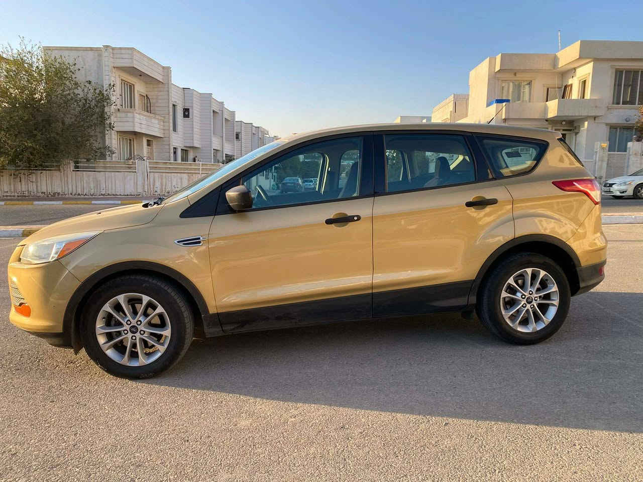Ford escape 2014niva
بێ بۆیاخ 
سەنەوی تا 2028تازەیە
گێڕو مەکینەوتەقەو ڕەقەبەشەرت
127000 ڕۆشتوە
نرخی115$ومعامەلە
*********** واتس اپ و ڤایبەری لەسەرە
