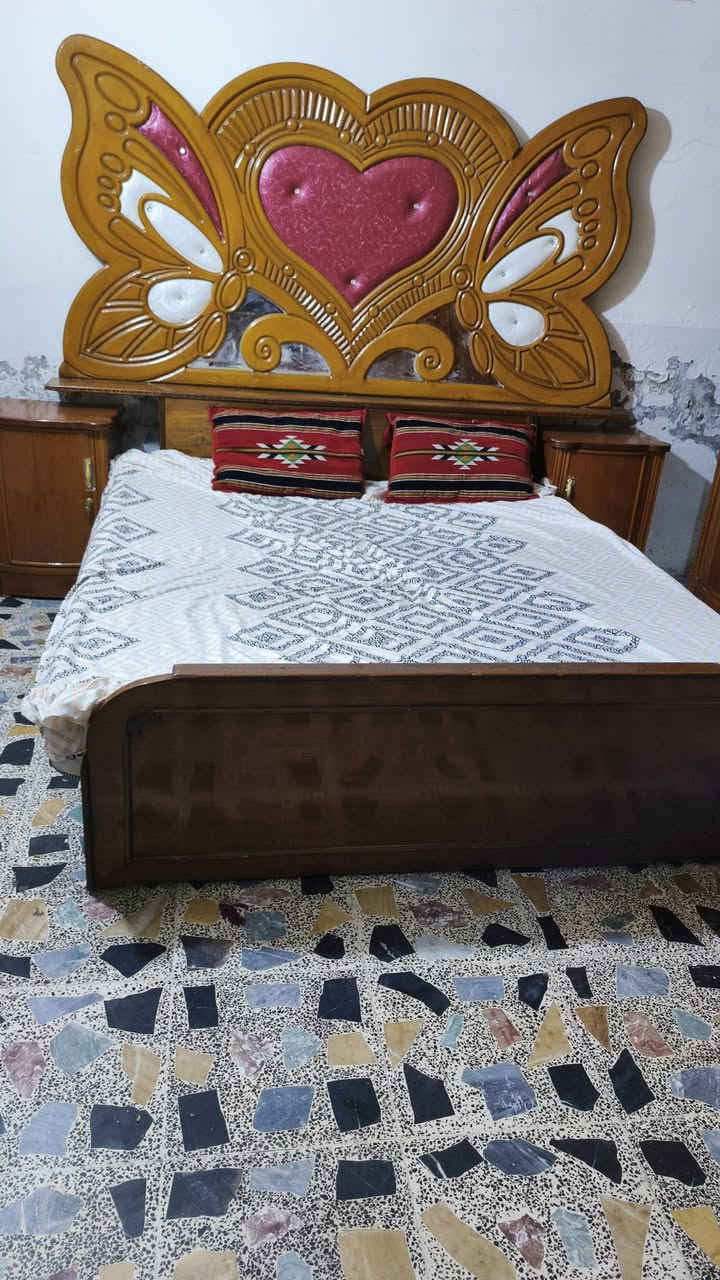 غرفه صاج تكمه التزكام خشب ثكيل وبدون ضرر جديده السعر ٨٥٠ قفل بدون عمله البلديات ***********
