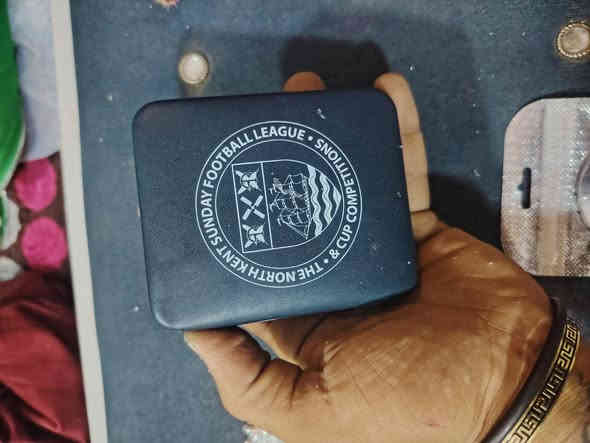 السلام عليكم تاج A ختم سعر 35 
باج اصلي هو جنطه مالته اصلي ختم سعره 25 الف
علامه الاوله اصليه مو مال سنك سعره 10
كبات 5 برغي يرهم عل كل سيارت سعره 25 اريل سيبايه سعره 10 الف
مكاني بغداد الشعب رقمي ***********
