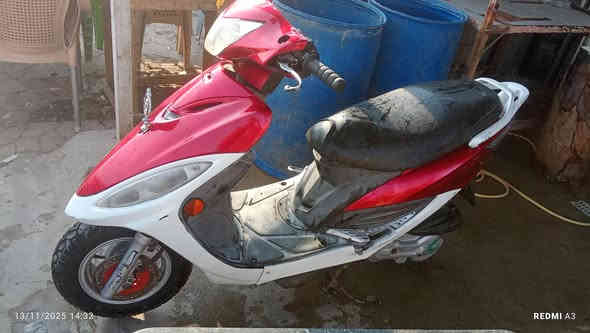 السلام عليكم دراجه جي فور نضيف كلشي محركه ناعم كهربايات كله شغال فول سعر 350وبين مجال‏‏‪0775 417 1724‬‏
