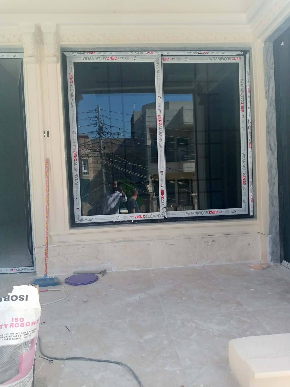 مرحبا
الي يريد وحد يشتغله ابواب وشبابيك ومحجلات يخابر علئ هذا رقم 

***********

هذا شغل ولد
