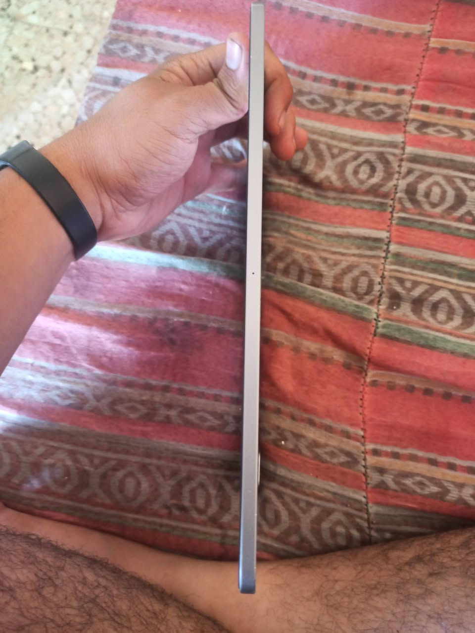 سلام عليكم ايباد m2ذاكره ١٢٨ نضافه موضحه كدامكم ايباد جديد بالمعنى كلمه ريده ٨٠٠بي مجال بسيط جداً رقم التواصل *********** بكاني شعب
