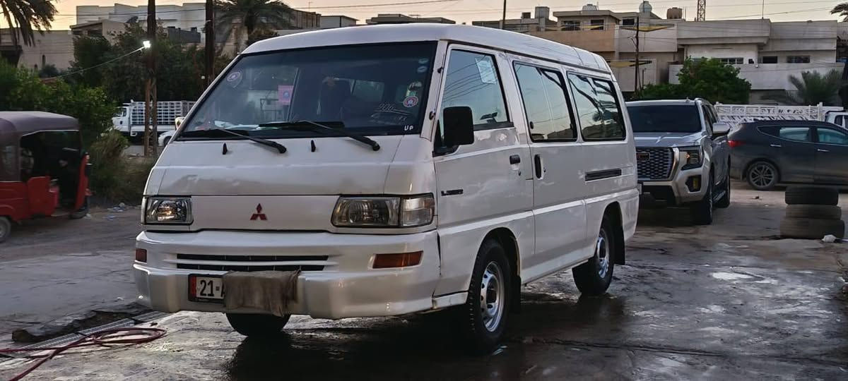 سلام عليكم ورحمة الله وبركاته
من رخصه الادمن المحترم 
 للبيع باص ميستبوشي L300 
 موديل 2007 رقم سليمانيه هزه وفحص جديد 
سياره بأسمي نظيفه محرك جديد لاتنقيص ولا تبخير 

السعر 78 وبيه مجال قليل 
مكاني بغداد 

رقم تلفون *********** بيه واتساب
