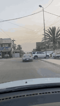 السلام عليكم دار للبيع المساحه 150 متر واجه 10 نزال 15 يحتوي على ثلاث غرف نوم واربع حمامات واستقبال ومطبخ وكراج كبير العنوان بغداد -العامريه- قرب ملجا العامريه للاستفسار الاتصال بالرقم *********** او مراجعة مكتب المدينه للعقار في العامريه شارع المضيف قرب جامع ملوكي
