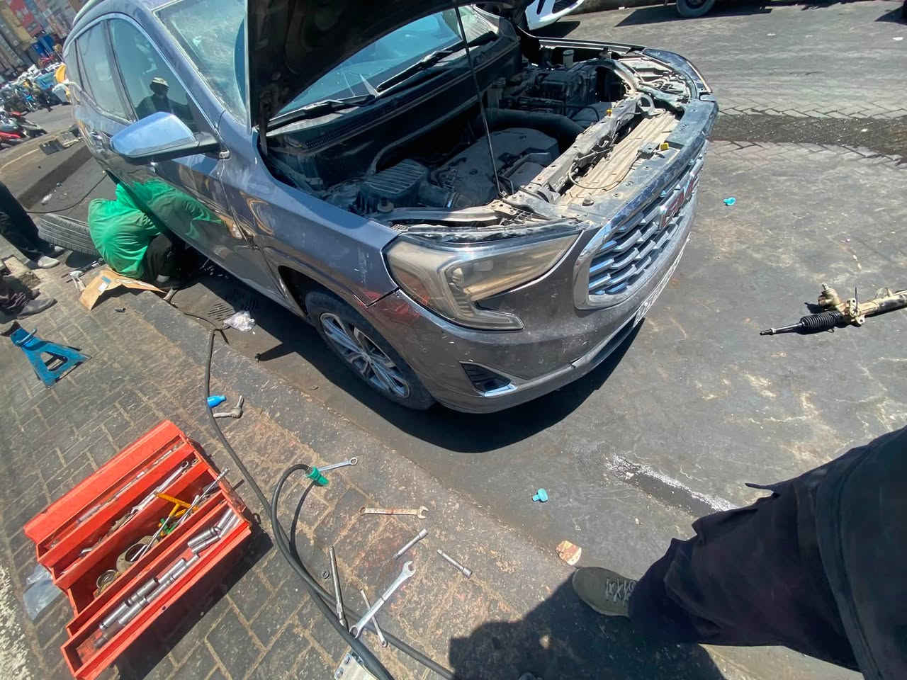 من داخل محلات لؤي العربي للأدوات الأمريكية
لقطات من العمل على سيارات بعض الأخوه الزبائن 
كل ماعليك زيارتنا للمحل او التواصل معنا لتوفير القطع المطلوبه لسيارتك + توصيل لكافة محافظات العراق ✅
للاستفسار 
*********** 
*********** 
واتساب 🛠️
ومن الله التوفيق والرزق 🌿

