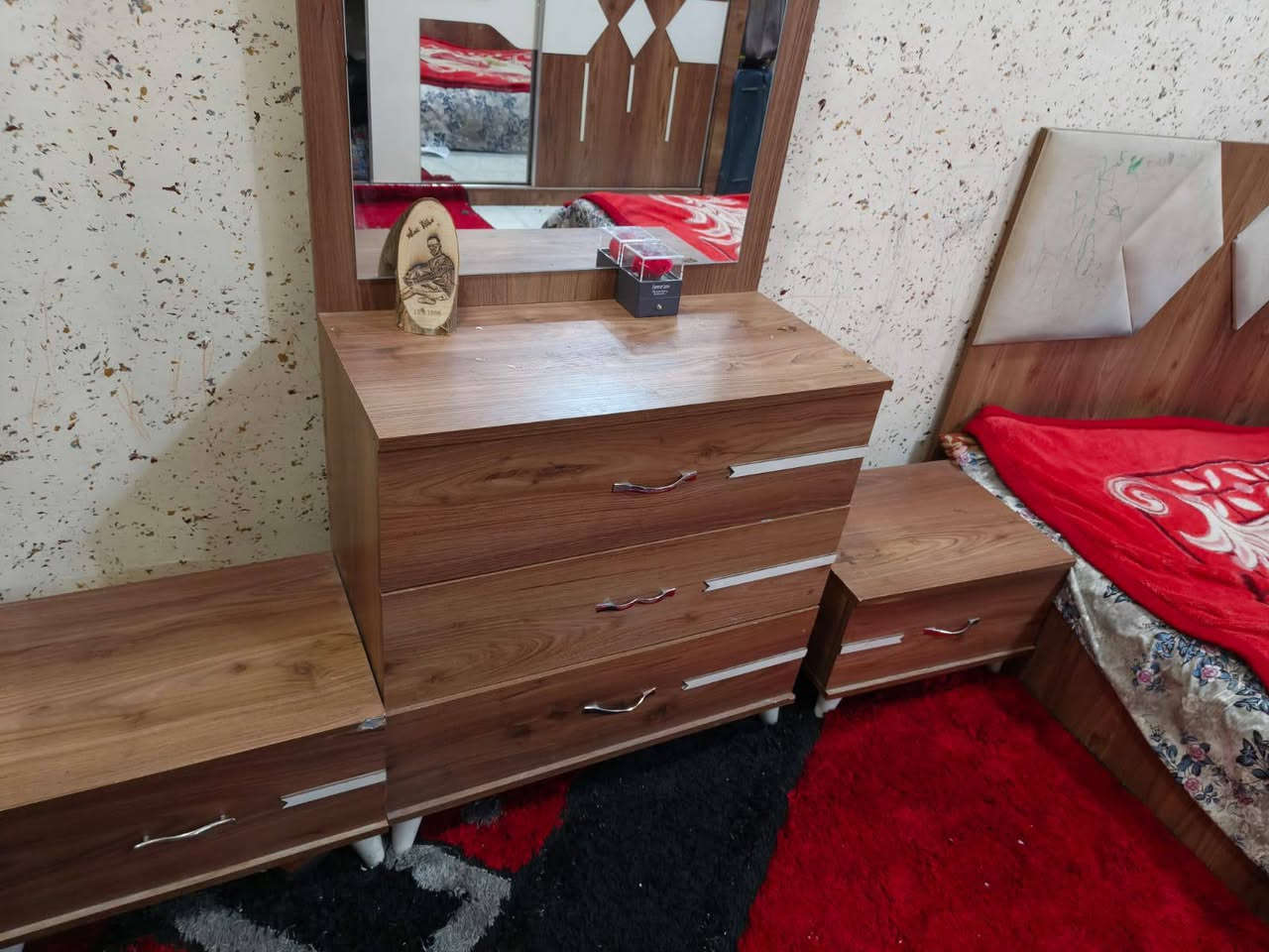 غرفةنوم مع تخمين قنفات مستعملات للبيع بغداد الكاظمية نظاف *********** السعر 600بيع مستعجل
