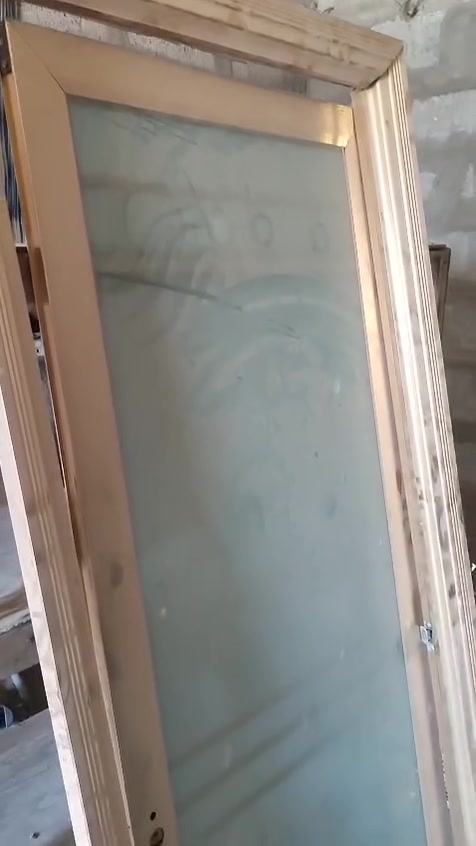 سلام عليكم متاح بيبان للبيع ليريدهن يتصل ***********
