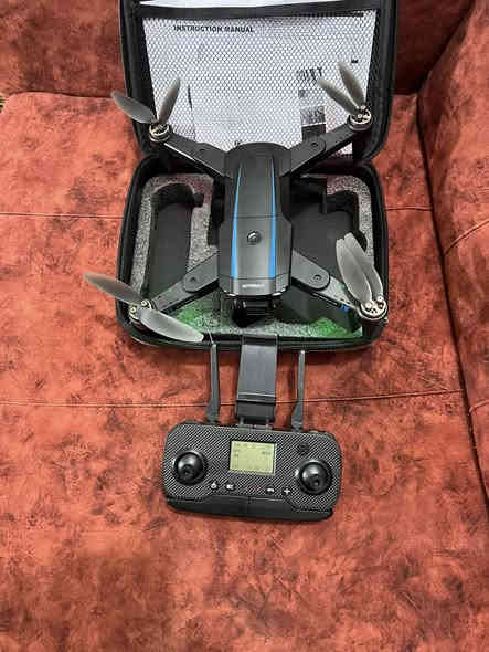 السلام عليكم ادرون C0 ابو الشاشه
ادرون مواصفات فول
بيه جي بي اس
رجوع ذاتي
كامره 4K و الكامره بيه فلاتر
محركات اشربلس نحاس اصلي
معه ريش إضافيه 
جوستك اتريد واير معه التلفون يصير اتريد يرنامج عل موبايل يصير
جوستك شحن ادرون شحن يعني مو بطاريات
بيه لدات ضوئيه
بيه ثلاث سرع
تحكم الكامره عن طريق الجوستك السعر ٦٥ معه التوصيل
مكاني ناصريه حي الشهداء رقم ***********
