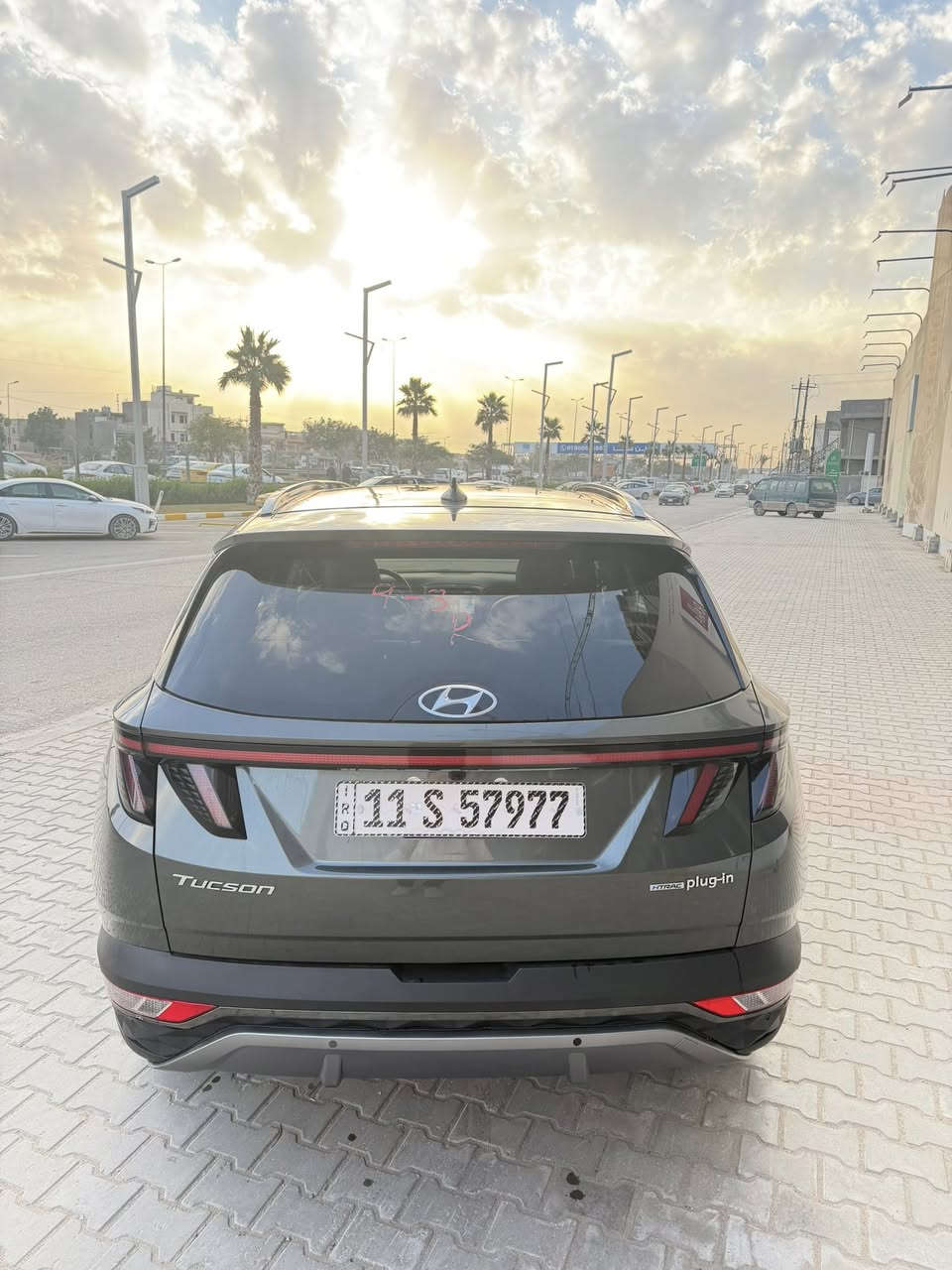 تحيه طيبه السلام عليكم ورحمة 

توكسان هايبرد  بلكن مو عاديه فول 1/1 

‎موديل 2024 وارد امريكي 
رقم بغداد جديد تحويل ثاني يوم 
حادث (( بارد فقط بدون صبغ )) وين ما تريد افحص 
سياره جديده كلش 
السعر 215 وبيها مجال شويه 
*********** 
‎فول مواصفات واحد ع واحد 

‎مري قلاب عنده الرجوع 
بصمه تشغيل
بصمة أبواب لمس دخول ذكي بنوراما على طول السيارة
صندوق كهرباء شفط
كامرات 360 درجة
( جانبية - أمامية - خلفية )
كامرات مع الأشارة
تبريد  وتدفئة بالكشنات كشنات أمامية وتدفئة بالكشنات الخلفية رادرات وسياقة ذاتية
الكشنات الأمامية كهرباء
أضواء محيطية متعدد
شنات خلفية هيتر
مرايات تعتيم ذاتي
أبل كار بلي
أندرويد أوتو
شاشة دجيتل 3 أشكال للقيادة
أشاير ترحيب
أضواء أمامية LED زنون
أضواء خلفية LED
نظام سماعات BOOSكلش عالي
فول أوامر صوتية
جامات أوتو
قطعتين تبريد 
إشارات ب المري
شفتات ستيرن
نحكمات ستيرن
هاند بريك بصمة
شحن واير ليس
منافذ شحن
أوتو هولد
تشغيل عن بعد السيارة أوتو بارك
حساسات أمامية
حساسات خلفية
كير ٣ أنظمة أيكو وسبورت ونورمل
رادار أمامي
رادار خلفي
رادار جانبي
نقطة عمياء
