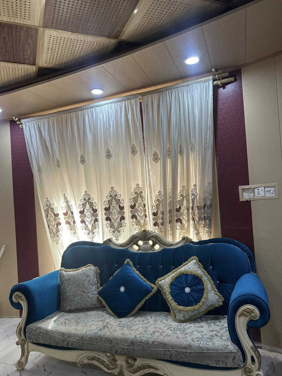 سلام عليكم تخم قنفات تركي قنفه كبيره و٤ كرسي مع طبله كبيره و٢ طبلات صغار 
اريده ب٣٥٠ بيع مستعجل 
يرهم ينباع نص تخم
للاستفسار اكثر ***********
